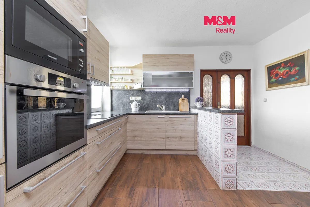 Prodej rodinného domu 190 m², pozemek 6059 m²